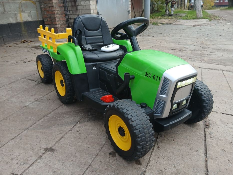 Електромобіль электромобиль трактор на пульте управления аккумуляторе