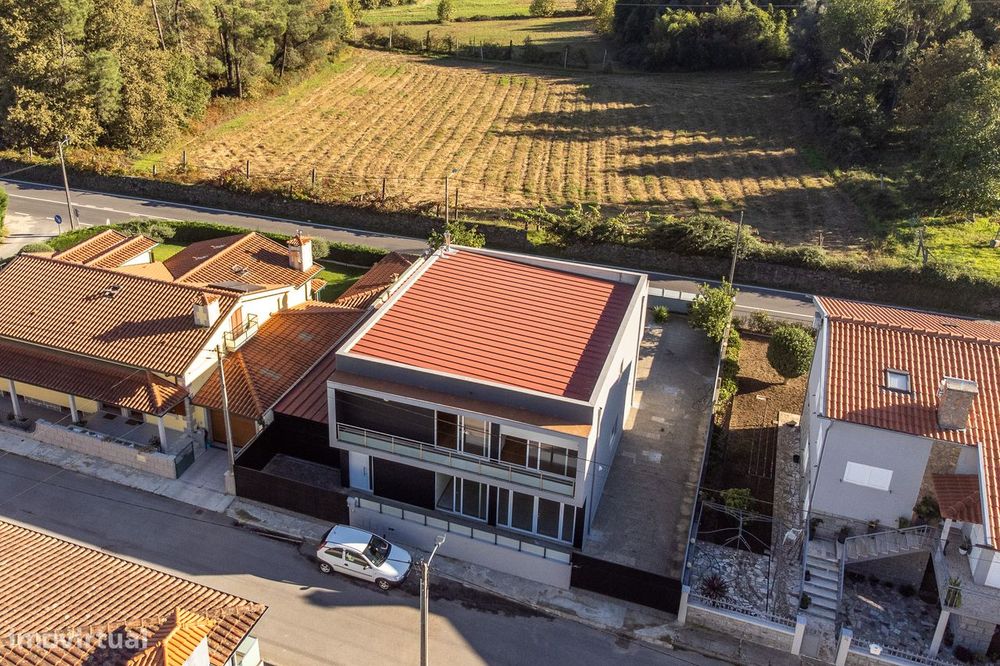 Moradia T4 em Carrazedo, Amares