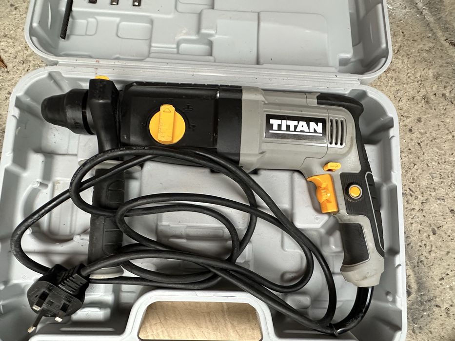 Перфоратор Titan 750в