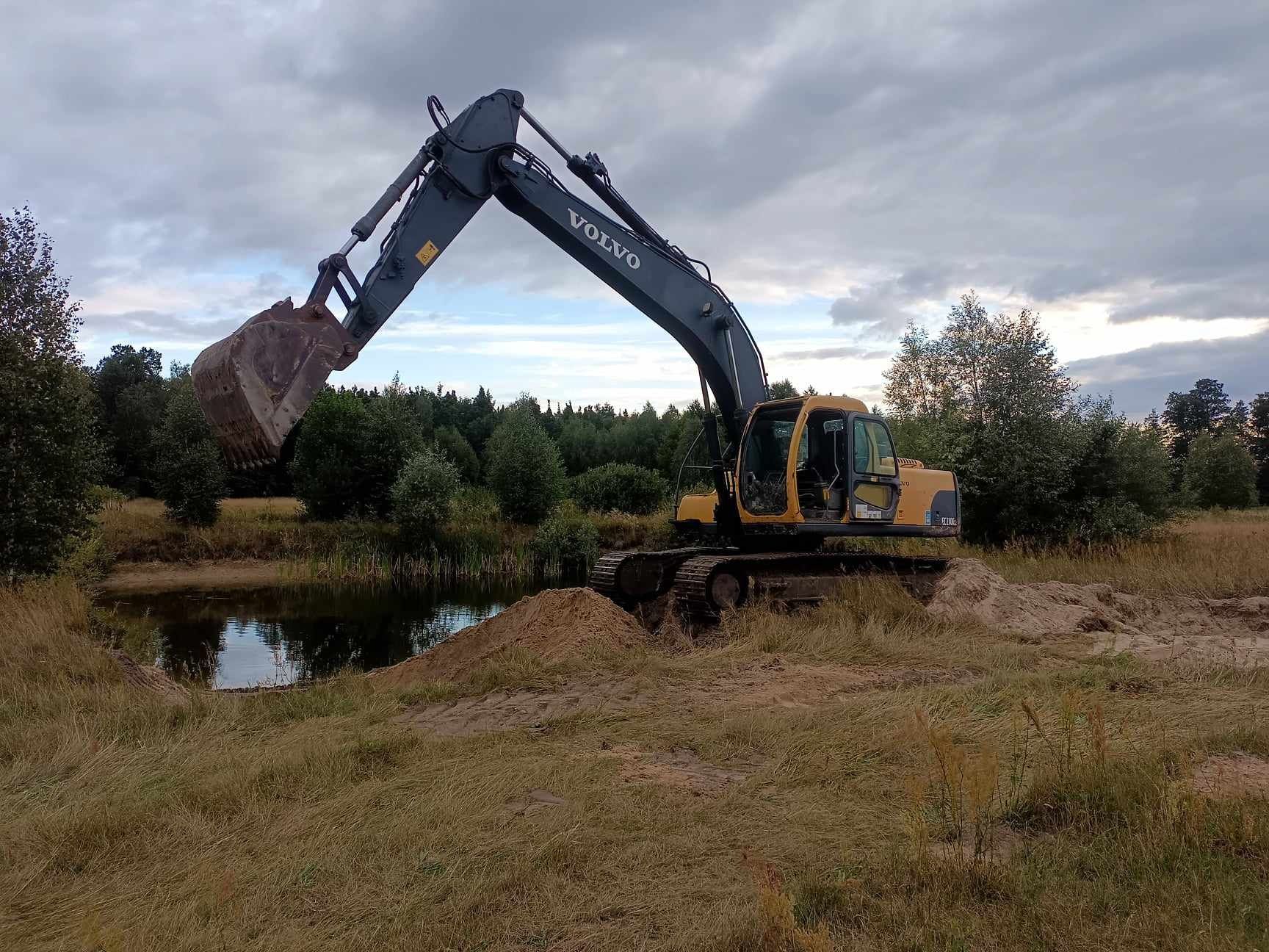 Usługi koparką, wykopy, szamba, fundamenty,przyłącza,niwelacja,chwytak