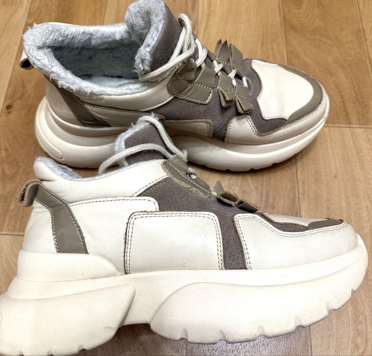 Теплые , кожаные кроссовки