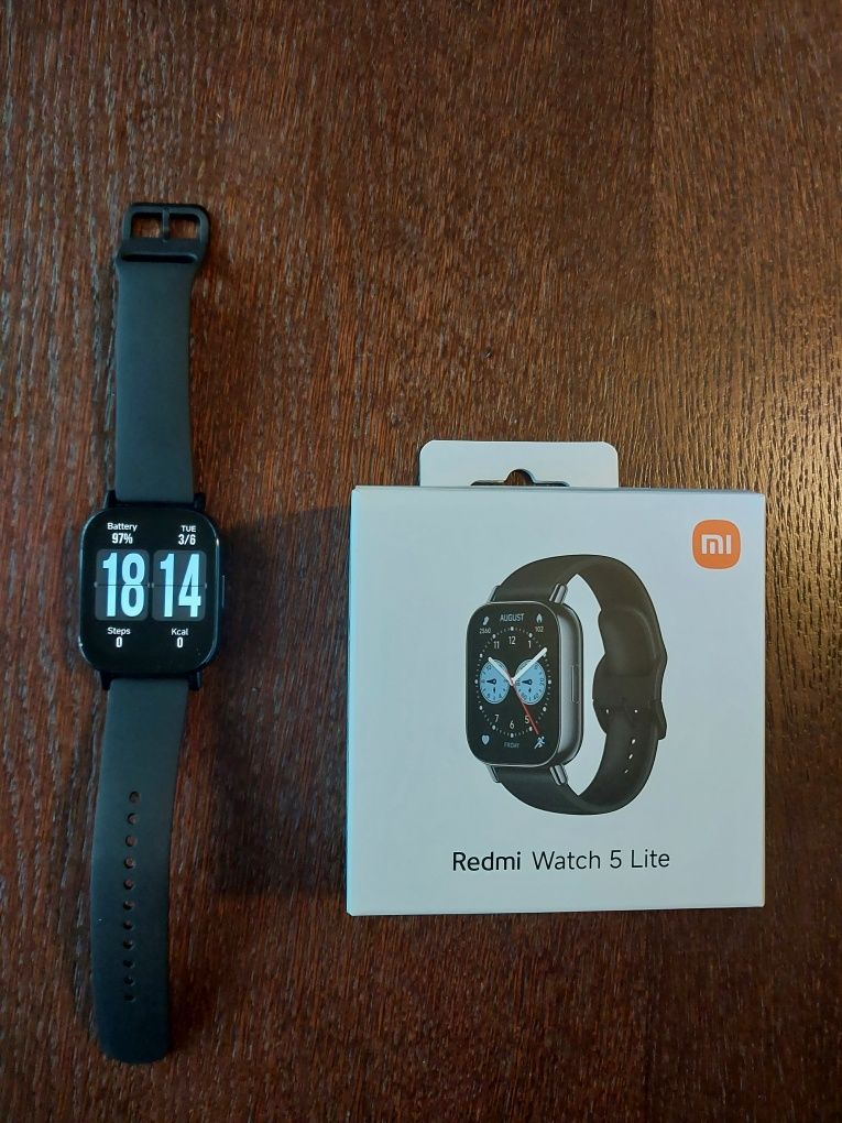 Smartwatche Radmi Watch 5 Lite.