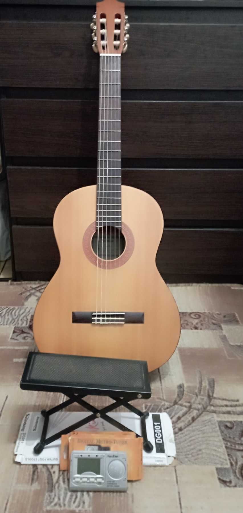 Гитара YAMAHA C-40M