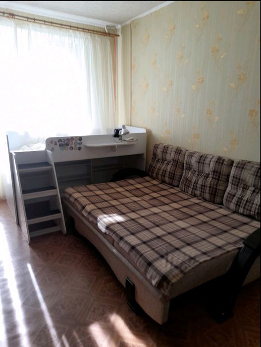 Сдам свою 1 кїмнатну квартиру метро Героев Труда .Дружби народов 202