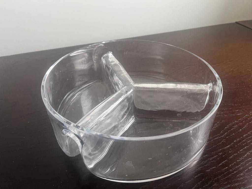 Szklane potrójne naczynie na przekąski