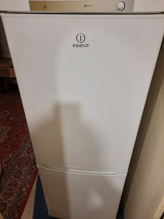 Холодильник indesit