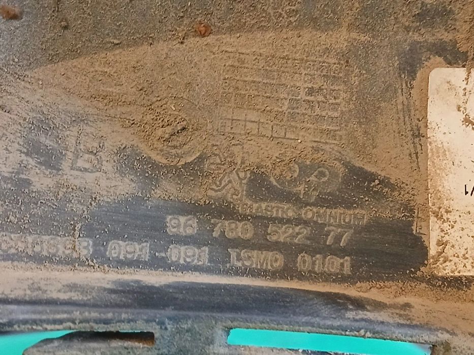 Canto pára-choques trás esquerdo PEUGEOT 2008 I (CU_)