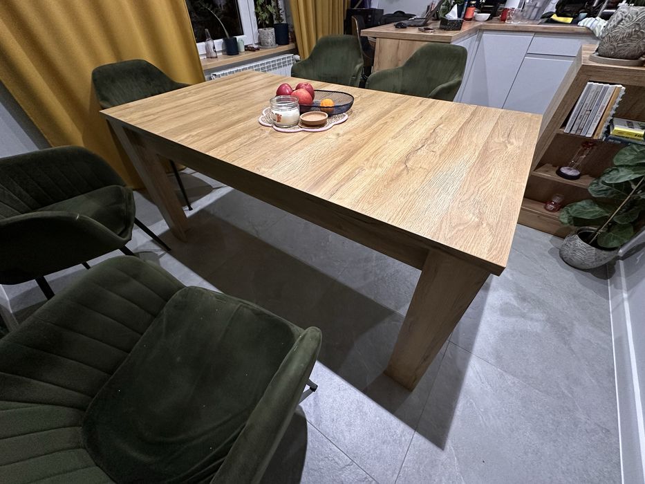 Stół do jadalni stan idealny . 160x90 . Rozkladany 200x90.