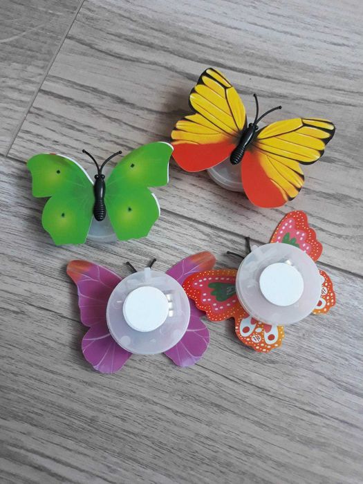 4 motylki świecące , naklejki
