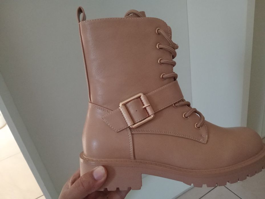 Botas novas na caixa n 37