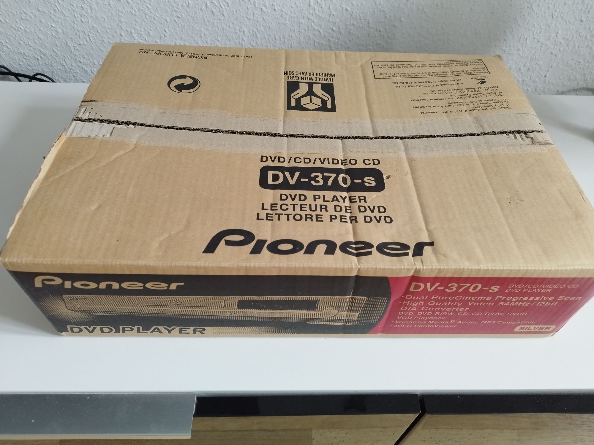 Pioneer® DV-370 CD DVD Player