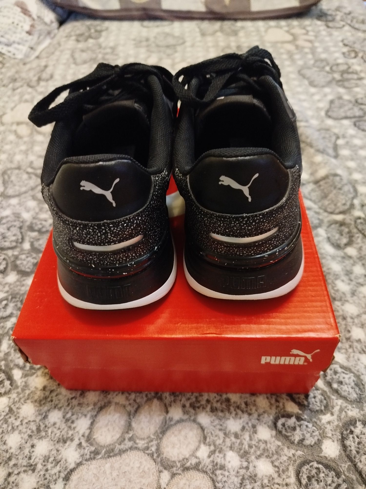 Кроссовки R78 Voyage Astro Trainers 38,5 лёгенькие.на 24.5 см