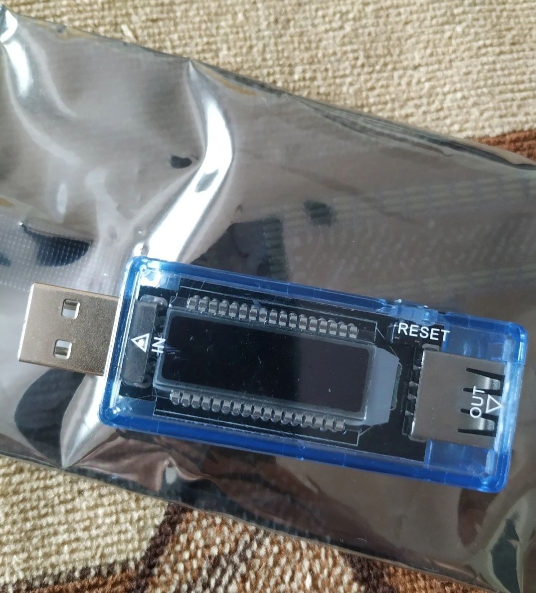 Mini Multimetro digital com entrada USB tipo A
