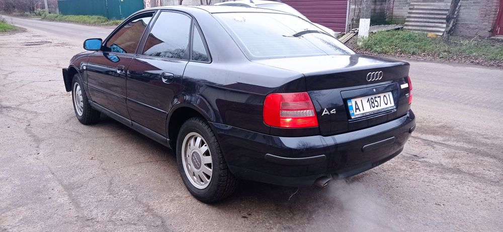 Audi A4  1.6 бензин рестайлінг після ДТП