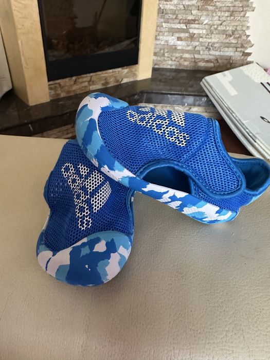 Продам тапці Adidas
