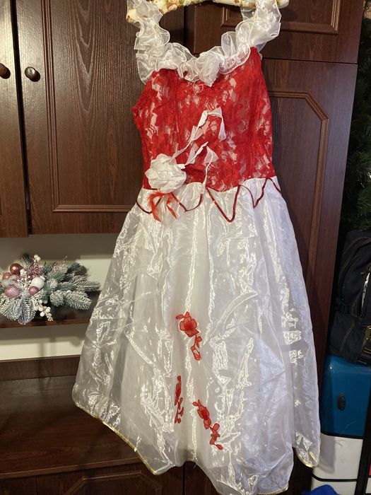 Продам або здам в оренду бальні сукні