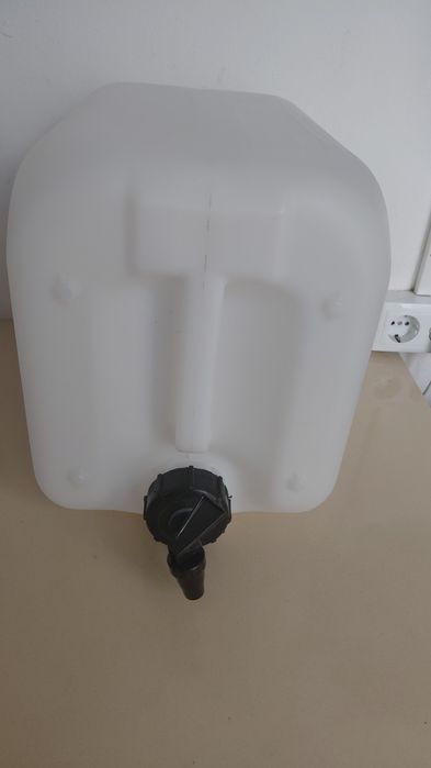 Jarrican de 20 litros com torneira