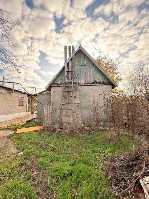 Продам недорого дом в Александровке в удачном месте