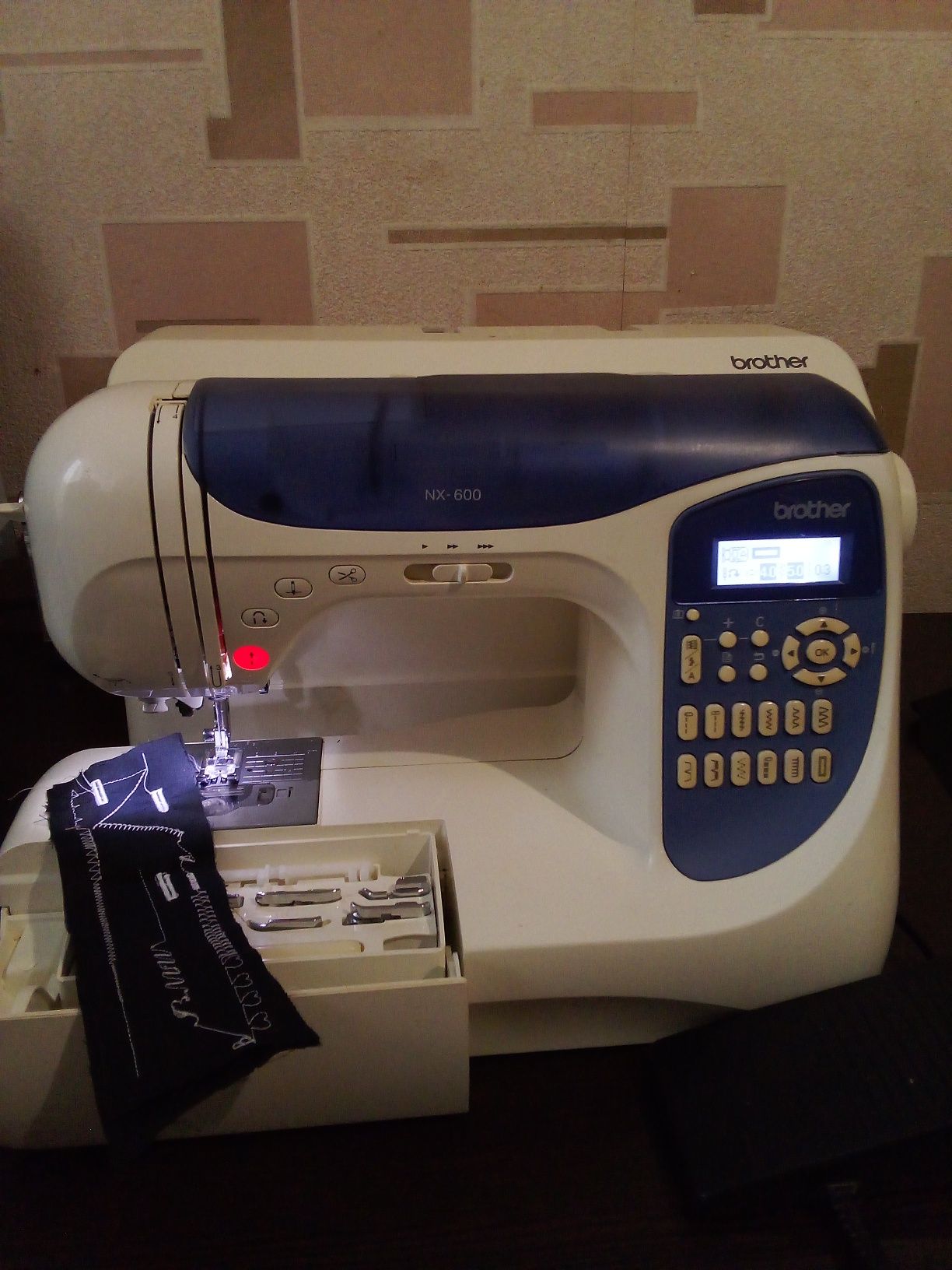 Комп'ютеризована швейна машина, Brother NX-600