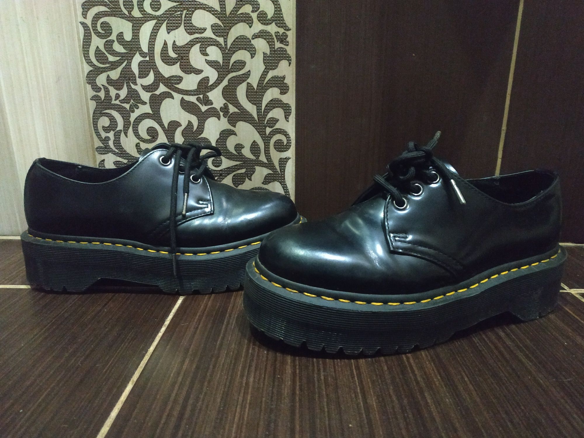 Женские ботинки,туфли dr. martens platform black polished smooth