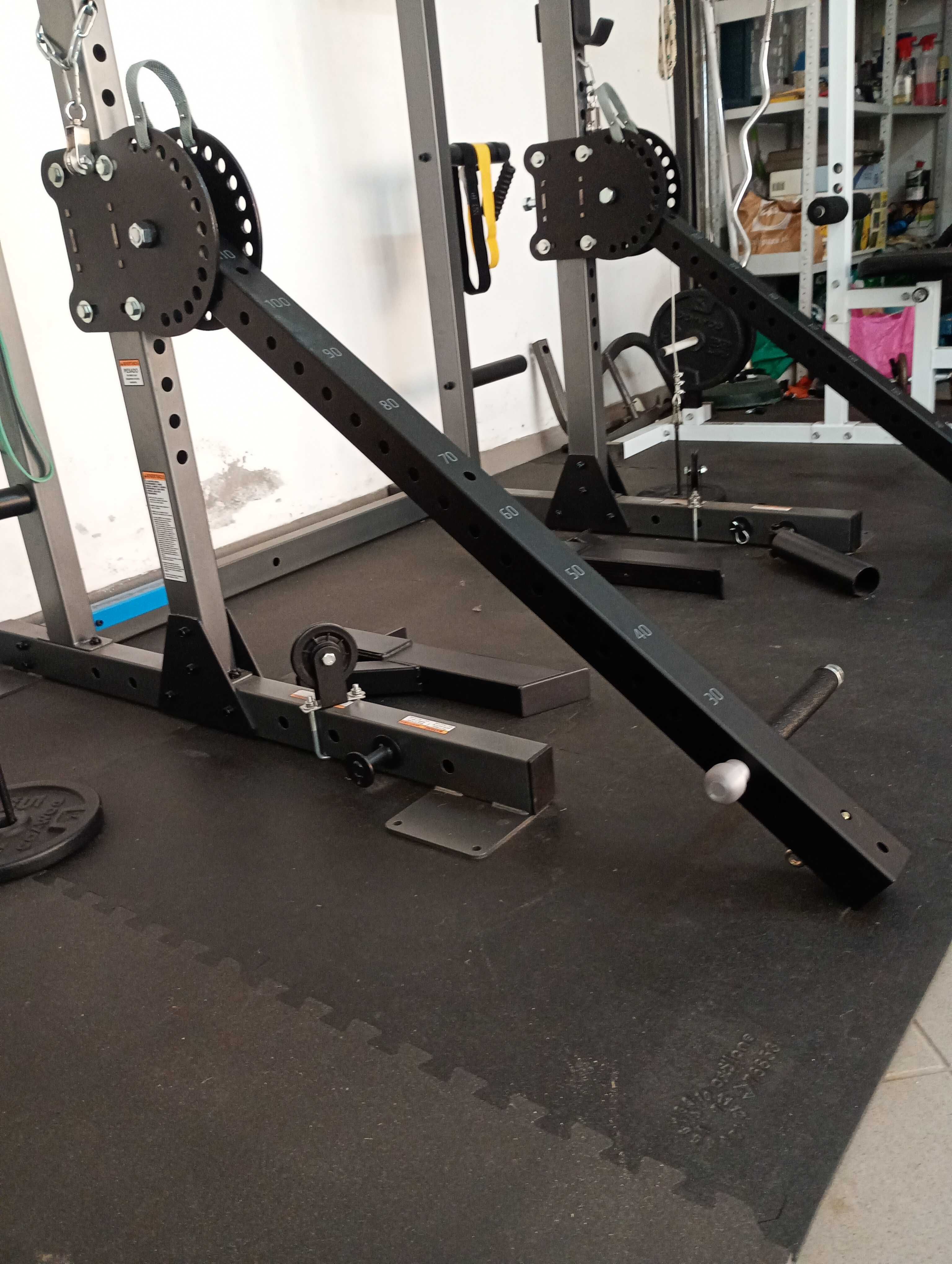 Vendo ou troco Power Rack de musculação com braços articulados *NOVO*