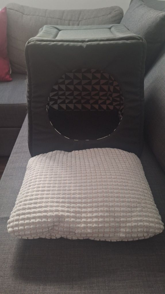 Casinha com almofada para gato
