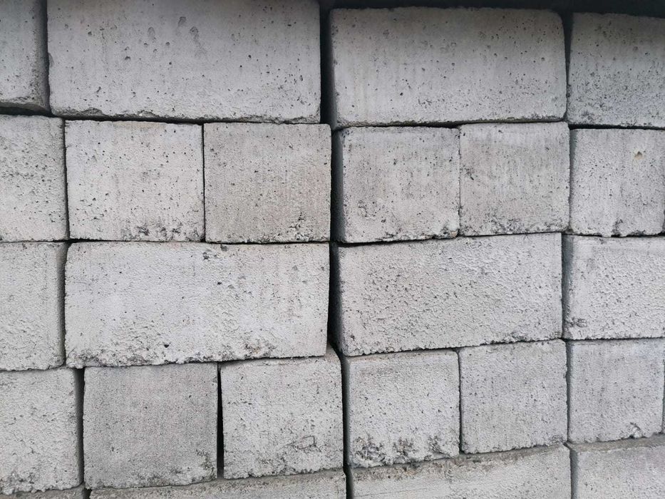 Pustak żużlowo-cementowy 40 x 20 x 18 cm