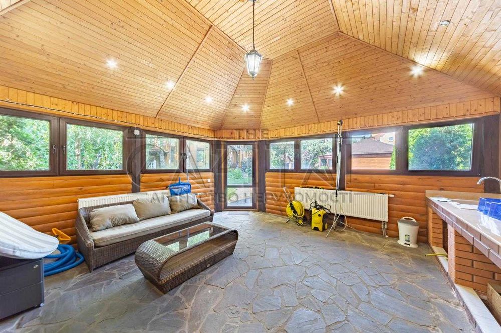 Продаж розкішного будинку в Козині