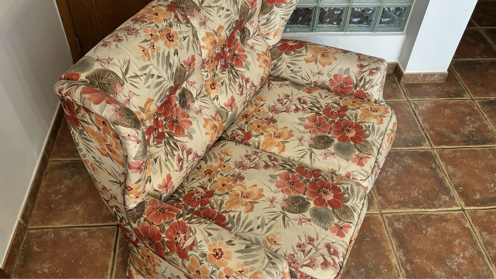 BAIXA DE PREÇO | Sofá-Cama Vintage Estofado com Padrão Floral