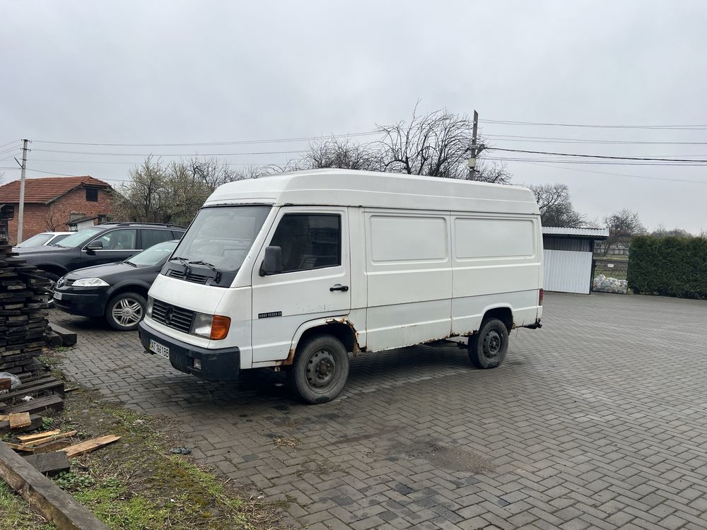 Продаж автомобіля MB-100