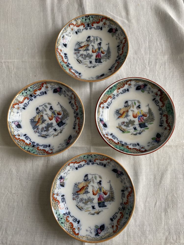 4 pratos louça (indonesios)