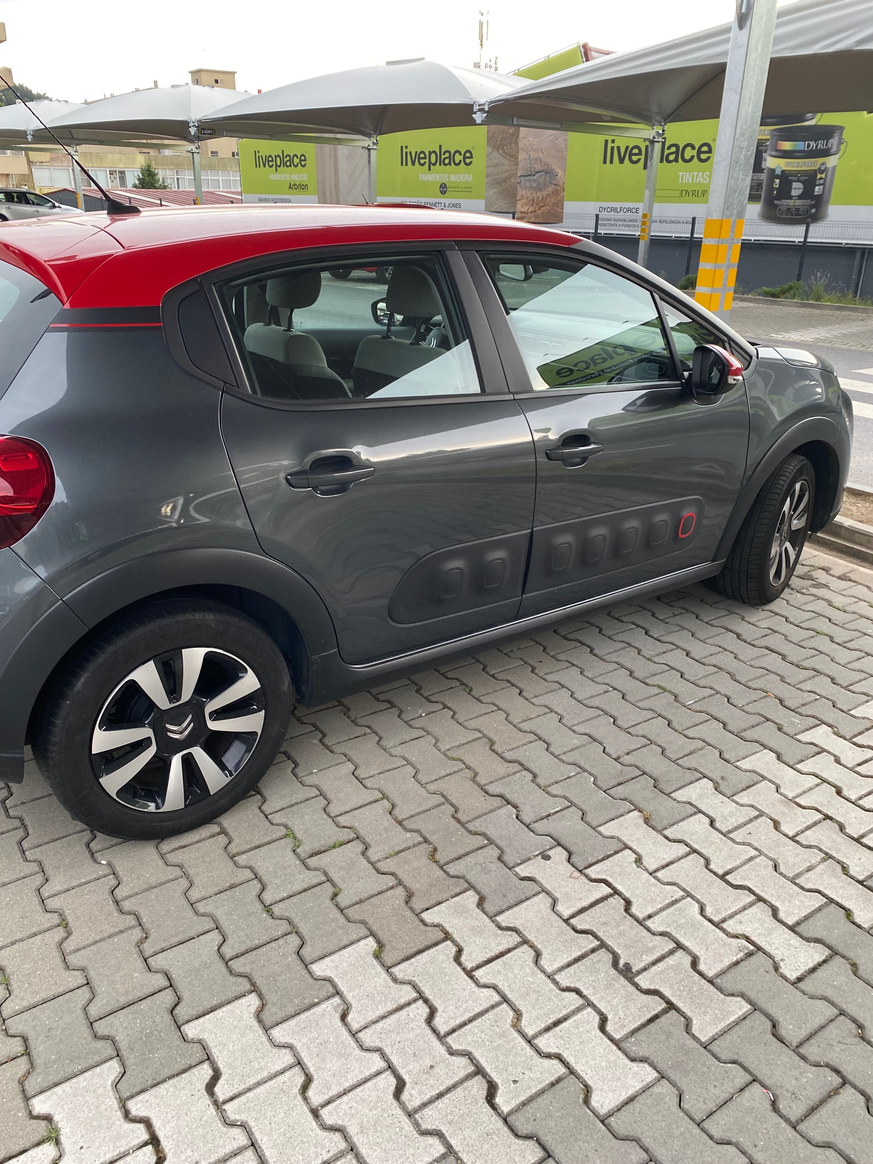 Carro como novo a gasolina