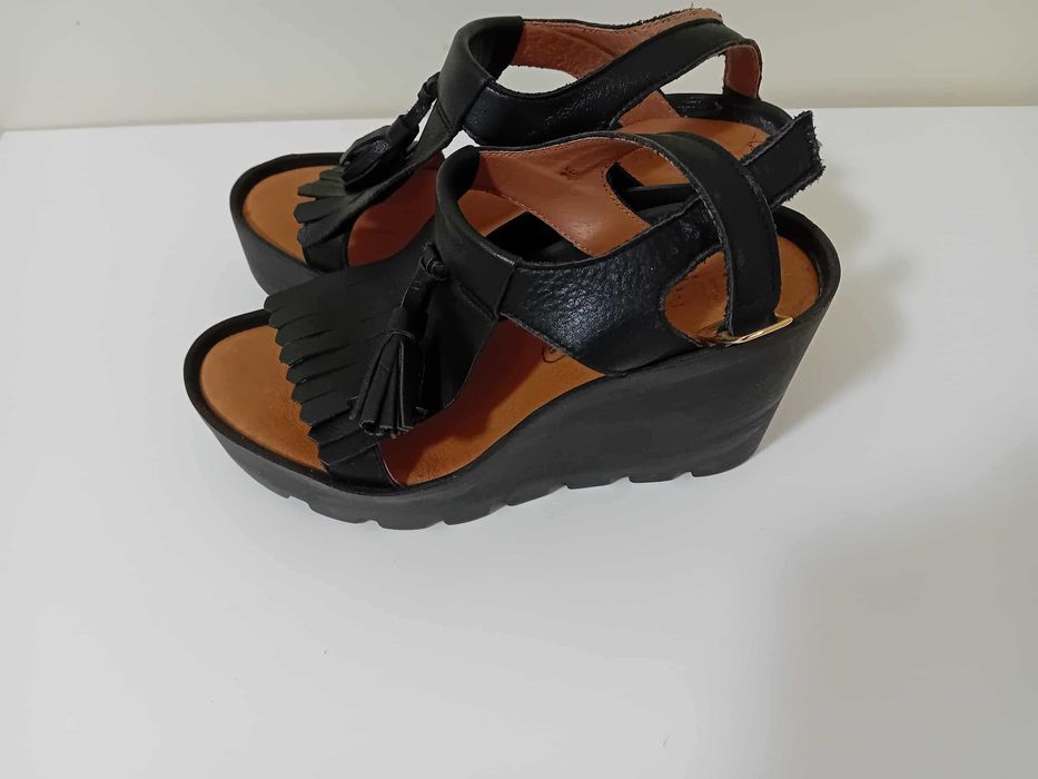 Sandálias mulher
Tamanho 36