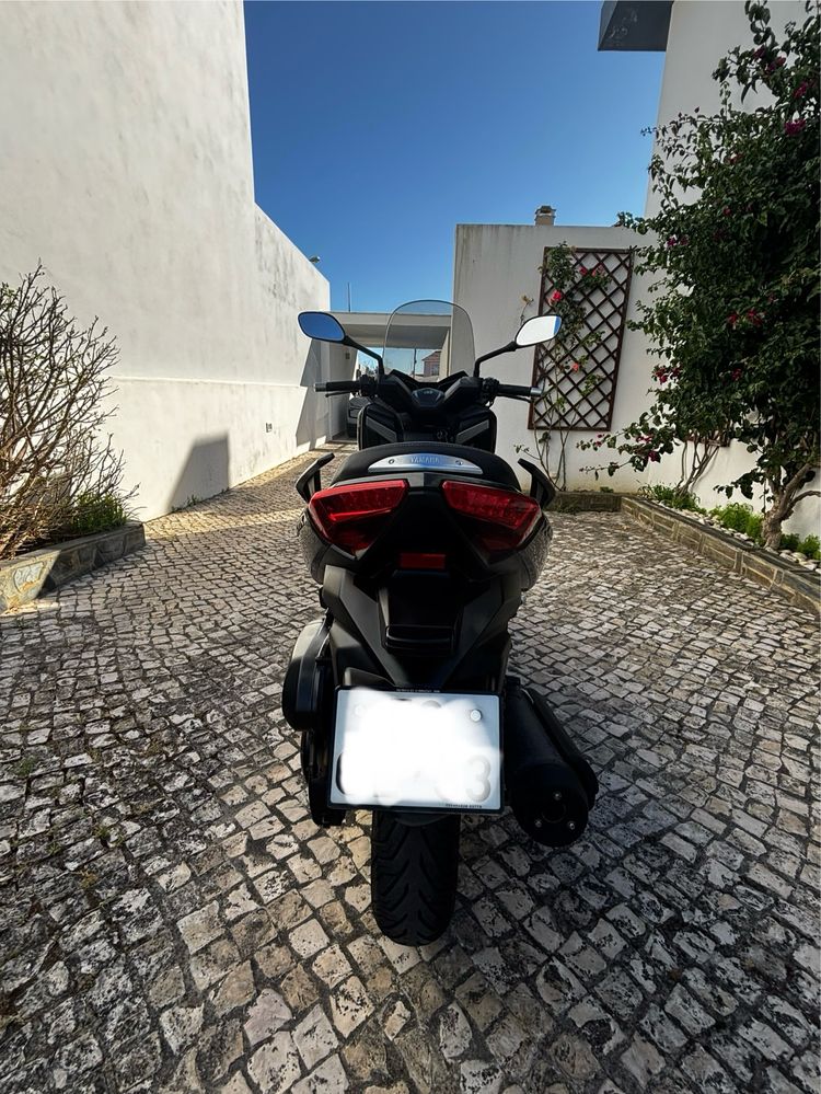Yamaha xmax 250…