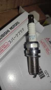Продам автомобильныы иридиевые свечи MN158596 / NGK LZFR6AI Mitsubishi