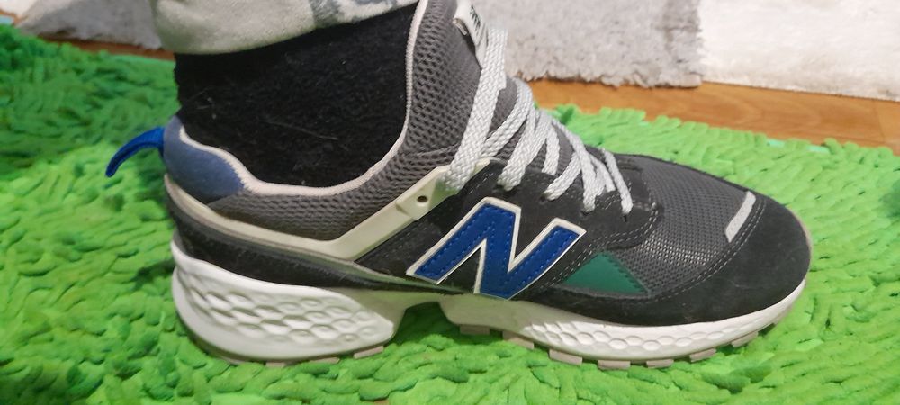 Фірмові кросівки NB