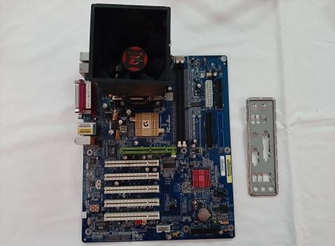 Gigabyte GA-8SGXP Socket 478 Motherboard + Processador e Cooler