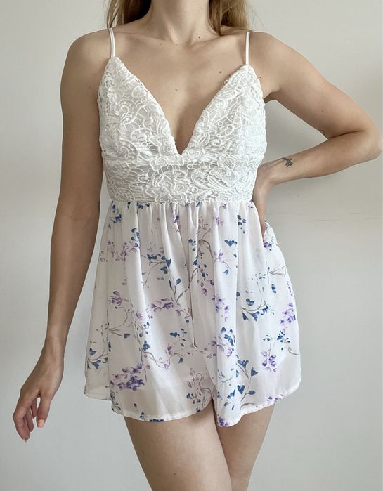 Biały kombinezon wiązany r. 36