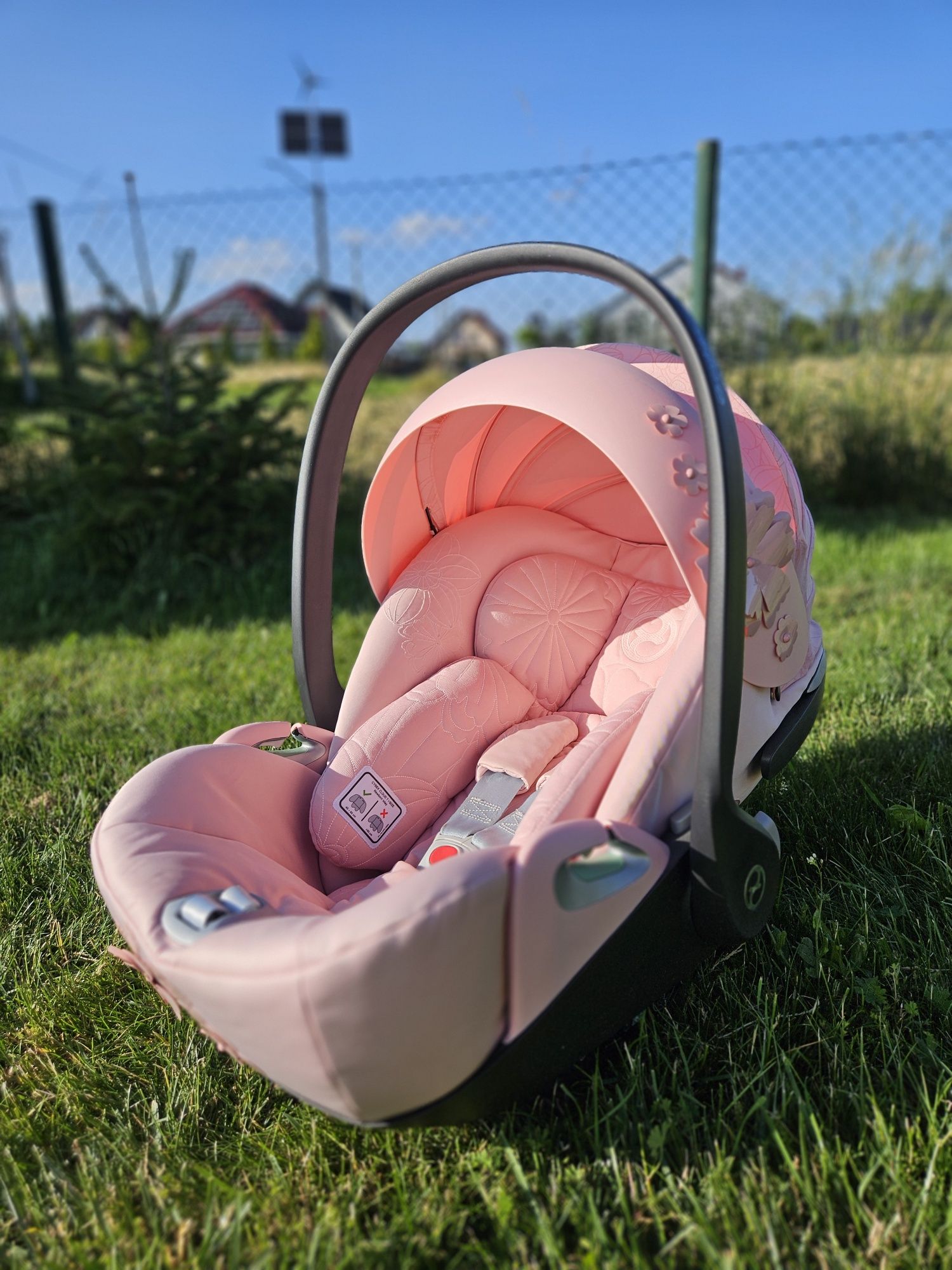 Cybex Różowy fotelik samochodowy z kwiatkami Cloud T i-Size Pale Blush