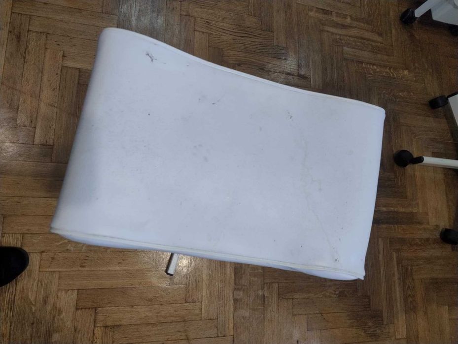 Klasyczny podnóżek podologiczny do pedicure