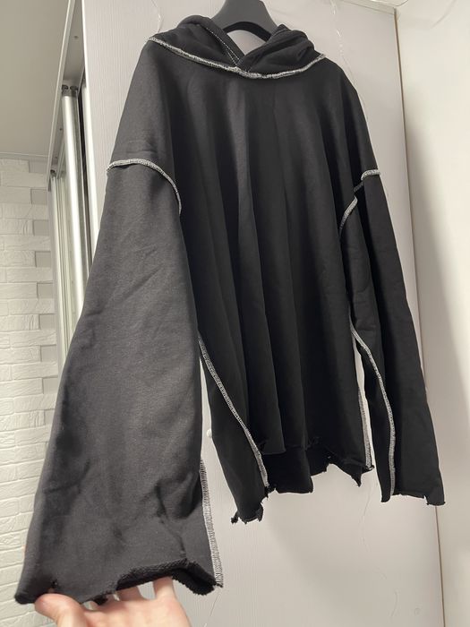 Худі з рваними краями