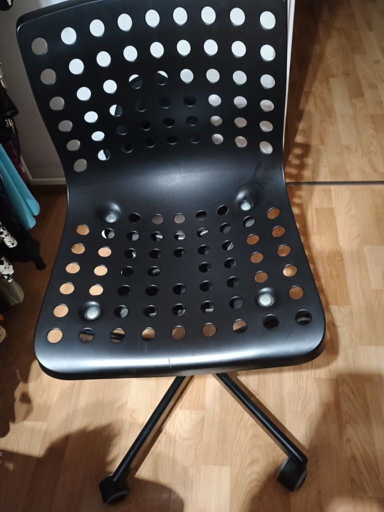 Krzesło obrotowe czarne