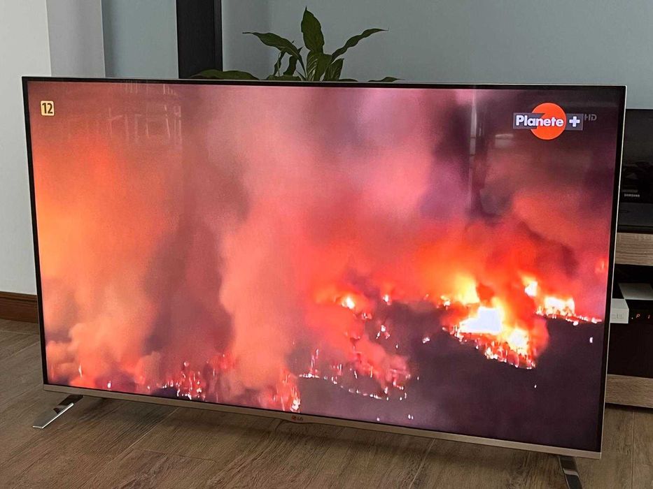 TV  LED 55", FULL HD 1080P, WEB OS SMART TV, CINEMA Bezramkowy  Desing