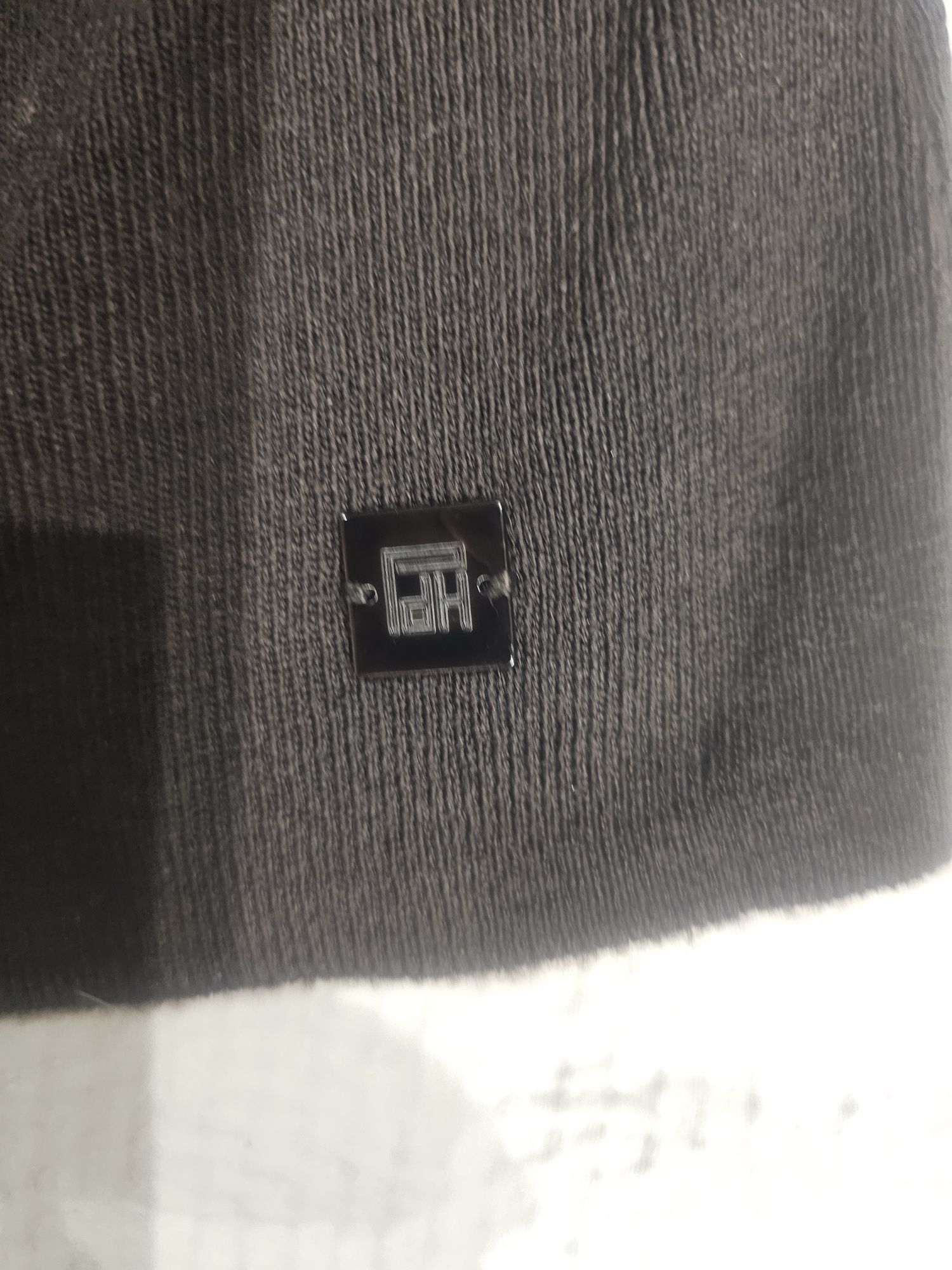 Camisola sem mangas decote bico