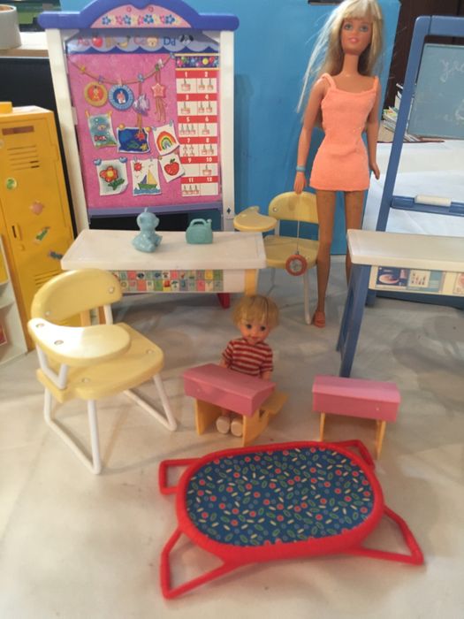 Barbie e Tommy na escola
