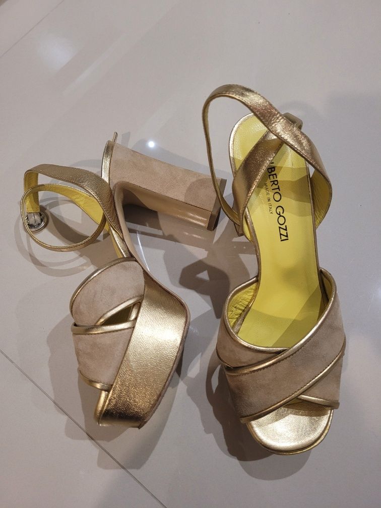Złote sandały Alberto Gozzi