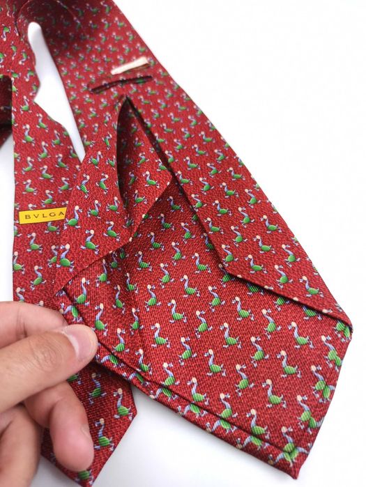 Bvlgari czerwony jedwabny krawat 7 fold n69