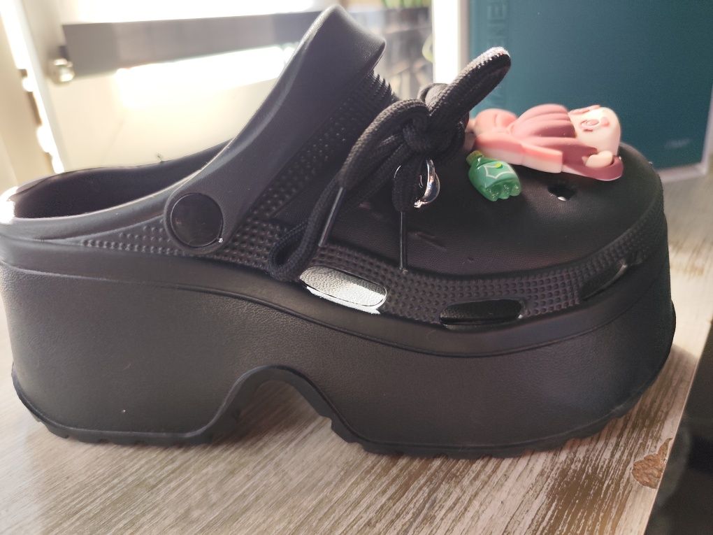 Czarne na platformie crocsy rozmiar 38 / 39