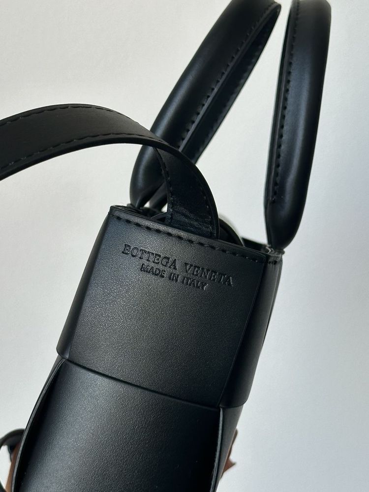 Сумка Bottega Veneta Mini Arco Tote Bag шкіра | чорна