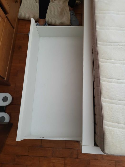 Cama e colchão ikea
